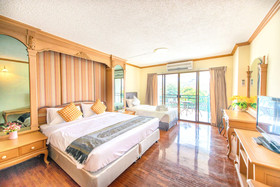 Hillside Plaza & Condotel 4