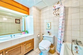 Hillside Plaza & Condotel 4