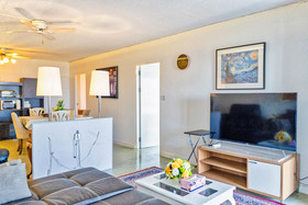 Hillside Plaza & Condotel 4