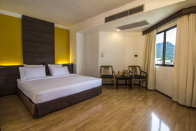 Holiday Garden Hotel & Resort