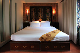 Holiday Garden Hotel & Resort