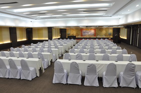 Holiday Garden Hotel & Resort