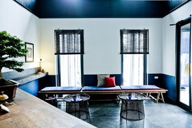 Hotel des Artists Ping Silhouette