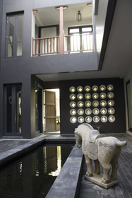 Hotel des Artists Ping Silhouette