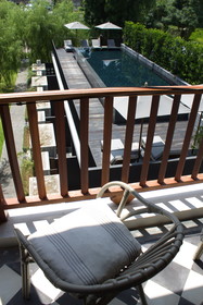 Hotel des Artists Ping Silhouette