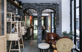 Hotel des Artists Ping Silhouette