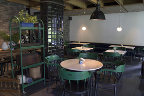 Hotel des Artists Ping Silhouette