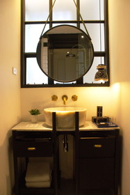 Hotel des Artists Ping Silhouette