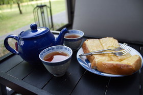 Hotel des Artists Ping Silhouette