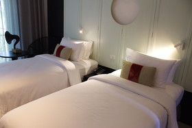 Hotel des Artists Ping Silhouette