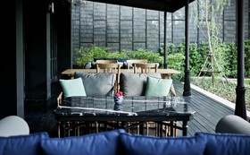 Hotel des Artists Ping Silhouette