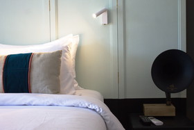 Hotel des Artists Ping Silhouette