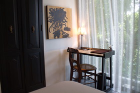 Hotel des Artists Ping Silhouette