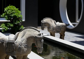 Hotel des Artists Ping Silhouette