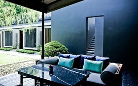 Hotel des Artists Ping Silhouette