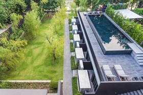 Hotel des Artists Ping Silhouette