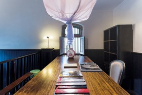 Hotel des Artists Ping Silhouette