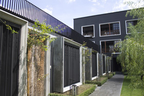 Hotel des Artists Ping Silhouette