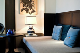 Hotel des Artists Ping Silhouette