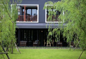 Hotel des Artists Ping Silhouette