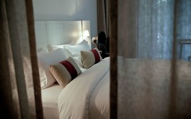 Hotel des Artists Ping Silhouette