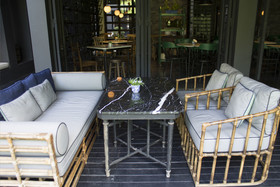 Hotel des Artists Ping Silhouette