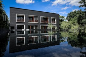 Hotel des Artists Ping Silhouette