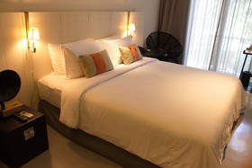 Hotel des Artists Ping Silhouette