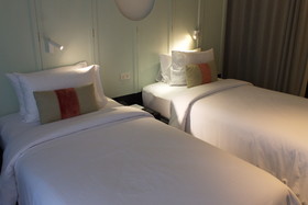 Hotel des Artists Ping Silhouette