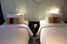 Hotel des Artists Ping Silhouette