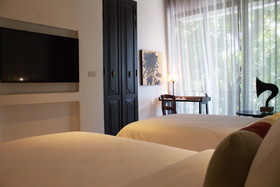 Hotel des Artists Ping Silhouette