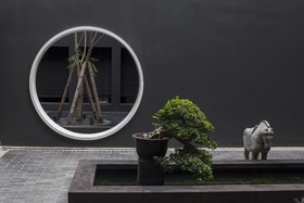 Hotel des Artists Ping Silhouette