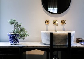 Hotel des Artists Ping Silhouette