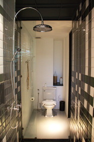 Hotel des Artists Ping Silhouette