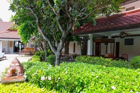 Karinthip Village