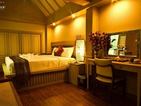 Khum Jao Luang Boutique