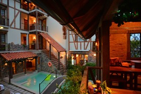 Le Charcoa Hôtel