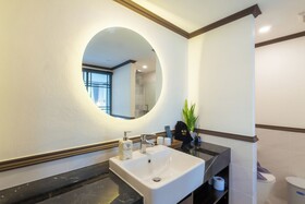 Le Ville Lanna Bouqitue Hotel