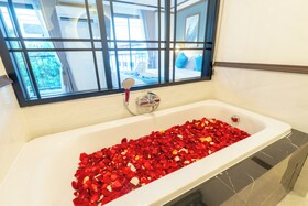 Le Ville Lanna Bouqitue Hotel