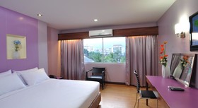 Mayflower Grande Hotel