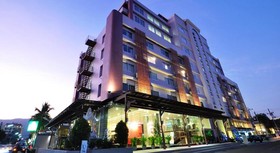 Mayflower Grande Hotel