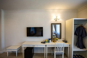 Merchant Villa