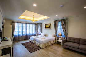 Merchant Villa