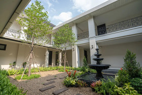 Merchant Villa