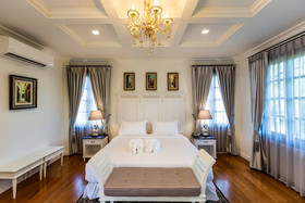Merchant Villa