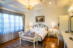 Merchant Villa
