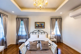 Merchant Villa