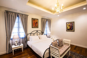 Merchant Villa