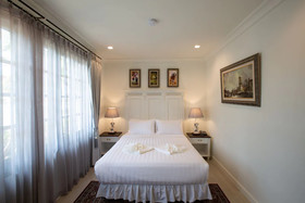 Merchant Villa