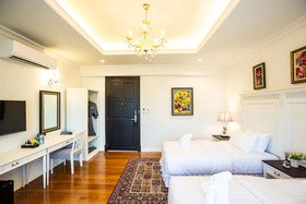 Merchant Villa